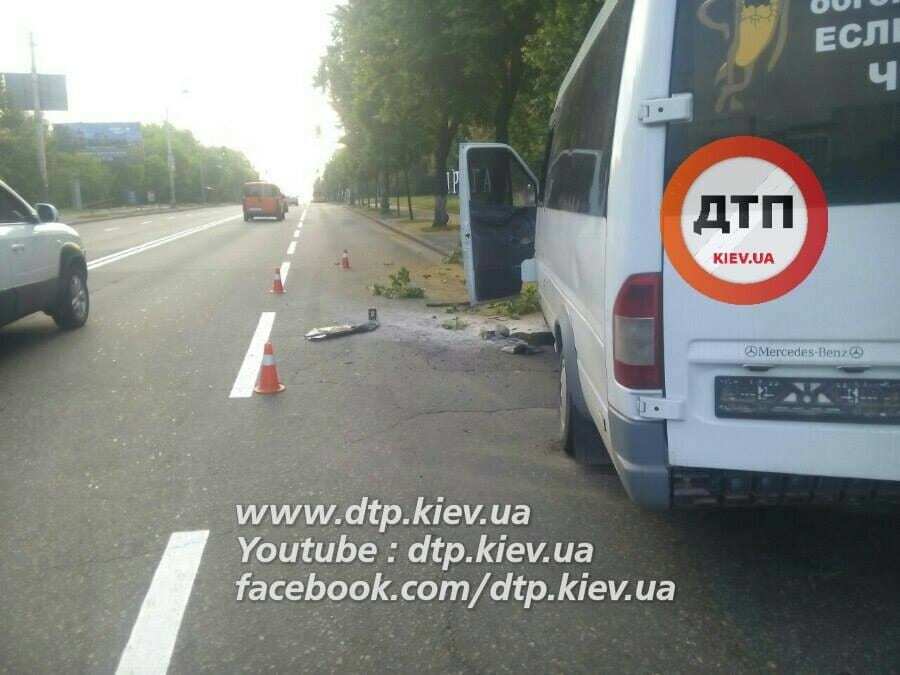 У Києві сталася ДТП із водієм, що заснув: постраждали 9 людей