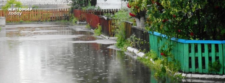 На Житомирщині за годину селище перетворилося на Венецію. Фото