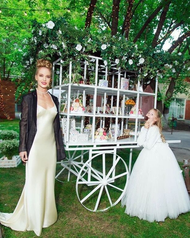 "Из Киева с любовью": Глюкоза отпраздновала юбилей в платье от украинского дизайнера