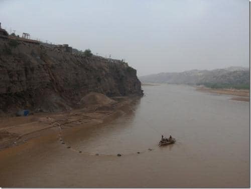 Топ-10 самых грязных рек мира: шокирующие фото