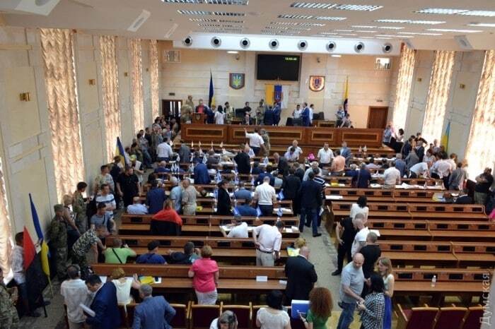 Саакашвили и люди в камуфляже: СМИ узнали о срыве сессии Одесского облсовета. Опубликованы фото