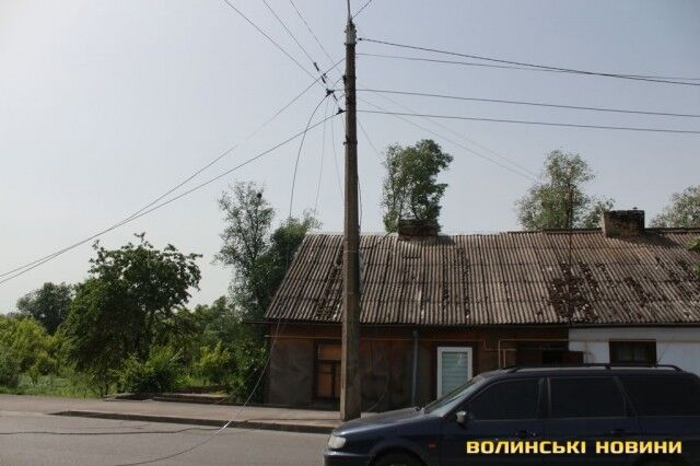 ДТП у Луцьку: маршрутка знесла стовп. Фото