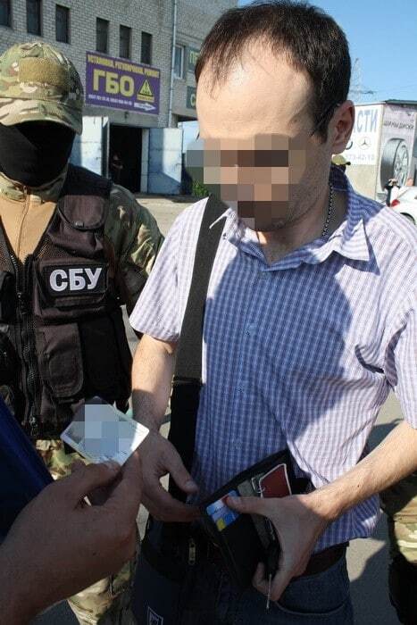 Поймали на горячем: российский дипломат попытался дать взятку правоохранителю. Фото- и видеофакт