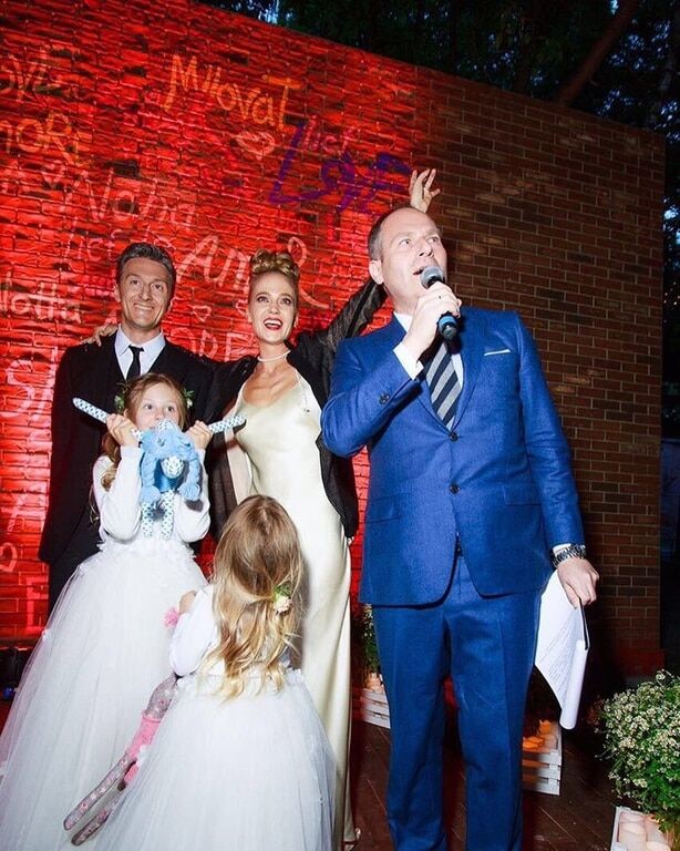 "Из Киева с любовью": Глюкоза отпраздновала юбилей в платье от украинского дизайнера