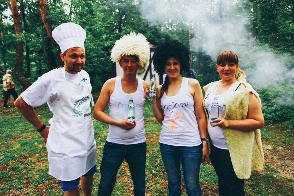 Хачапури, праздничное застолье и 420 кг шашлыка: финал Чемпионата пикников в Киеве