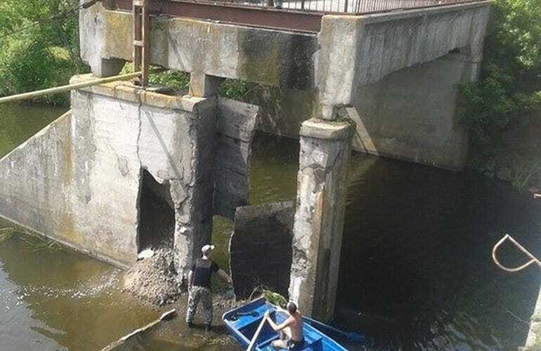 В Житомирской области снаряд подорвал мост: опубликованы фото и видео