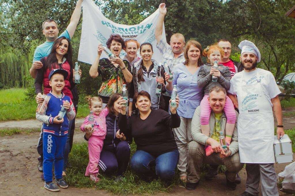 Хачапури, праздничное застолье и 420 кг шашлыка: финал Чемпионата пикников в Киеве