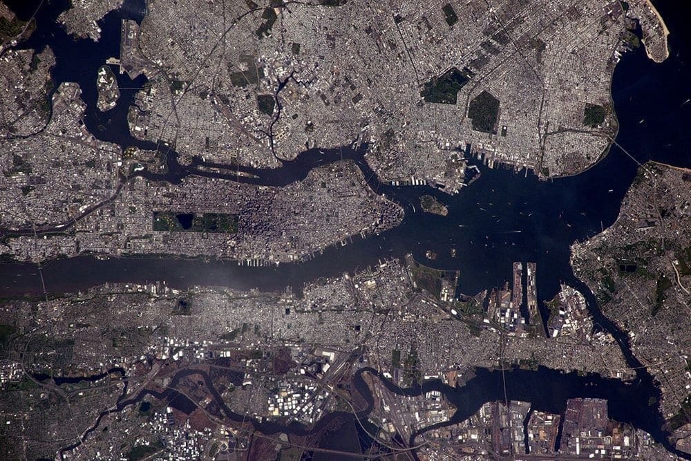 Приголомшливі кадри: англійський астронавт опублікував фото Землі з космосу