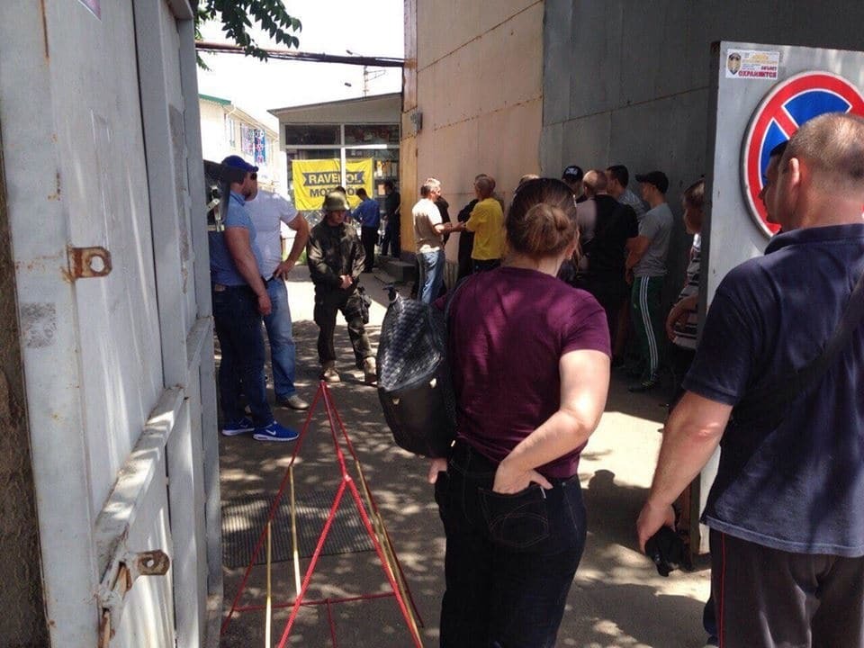 "Помста господарів": в Одесі розгромили магазини на ринку "Успіх"