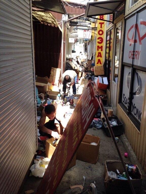"Месть хозяев": в Одессе разгромили магазины на рынке "Успех". Опубликованы фото