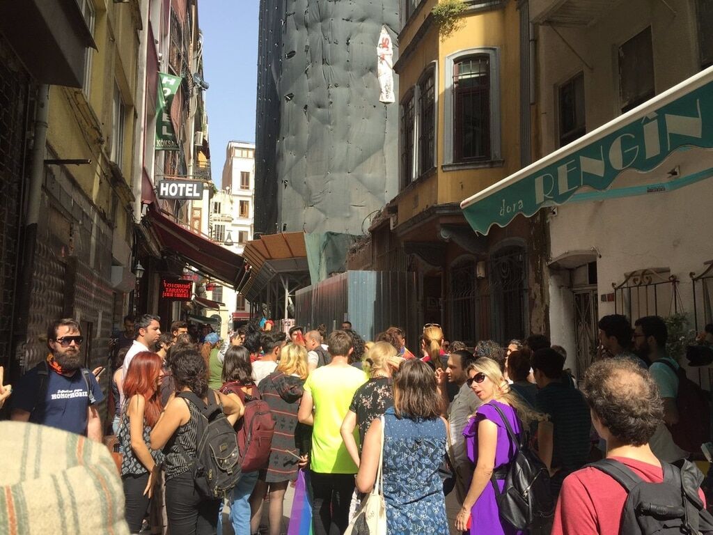 В Стамбуле со слезоточивым газом и пулями разогнали гей-парад. Опубликованы фото и видео