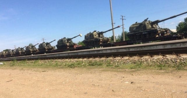 З'явилися фото російських військ на кордоні з Україною і Білорусією