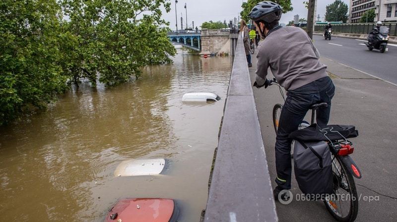 Париж под водой: из-за рекордного наводнения закрыли Лувр и метро. Фоторепортаж