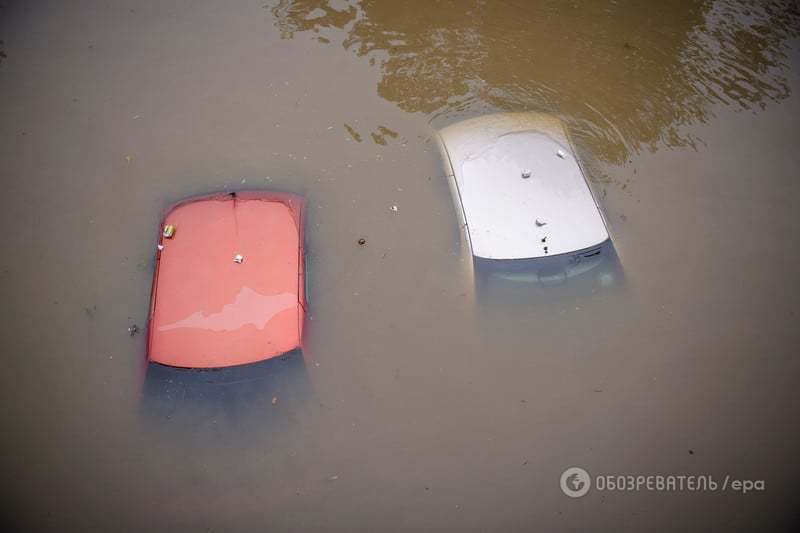 Париж под водой: из-за рекордного наводнения закрыли Лувр и метро. Фоторепортаж