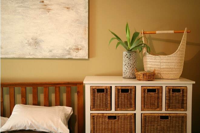 Плетеная мебель в квартире и на даче: красота и уют
