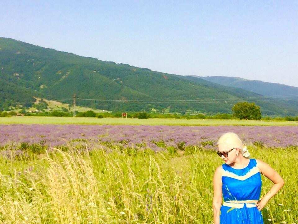 Лавандовые поля: Бужинская поделилась фото из потрясающего места в Болгарии