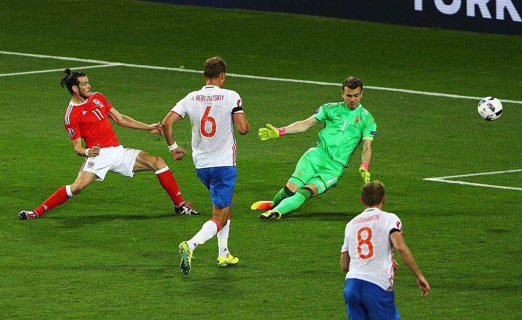 Росія розгромно програла Уельсу і вилетіла з Євро-2016