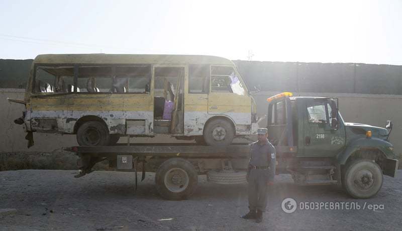 Более 20 "скорых": в Афганистане взорвали микроавтобус, есть погибшие и раненые. Опубликованы фото