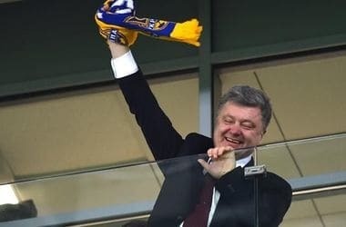 Євро-2016. Порошенко підтримав збірну України на стадіоні в Марселі