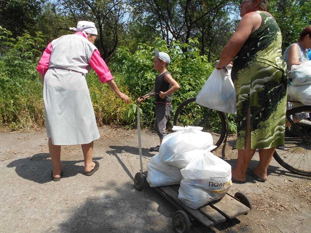 Гуманитарная помощь для жителей "горячих точек": волонтеры снова побывали в Песках