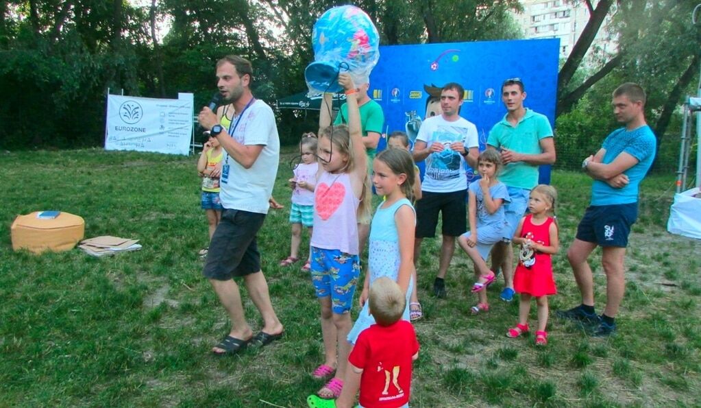 В фан-зоне "Eurozone" состоялся спортивный праздник для всей семьи - "Family weekend"