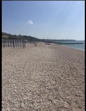 "Туристы ушли на обед": пляжи Крыма позабавили "толпами" людей