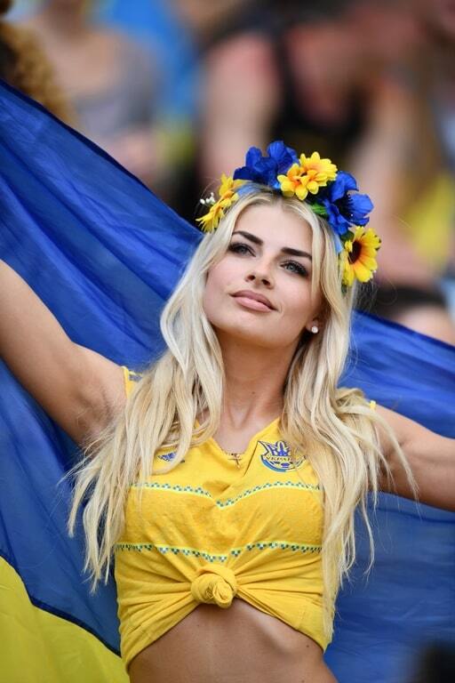Евро-2016. Украинская болельщица покорила интернет своей потрясающей красотой: фотофакт