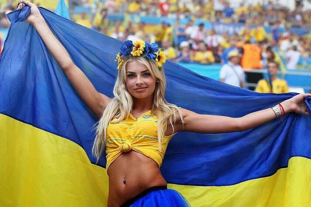 Евро-2016: украинская болельщица покорила интернет своей красотой