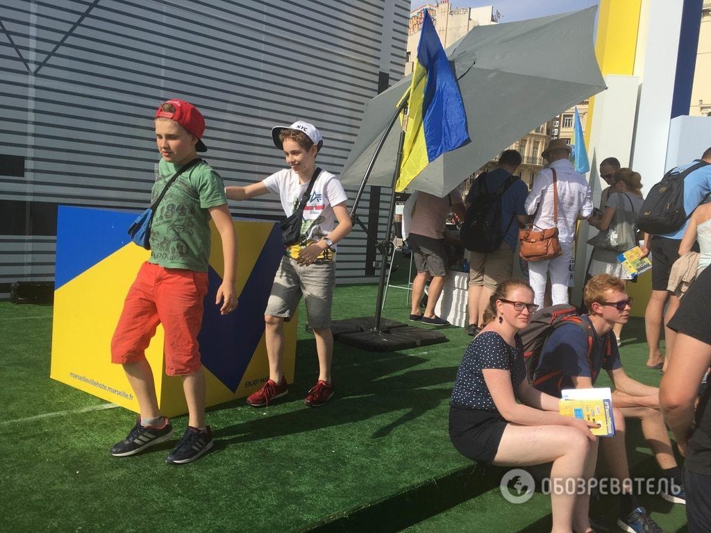 Євро-2016. УЄФА відкрив українське фан-посольство на місці бійки російських фанатів