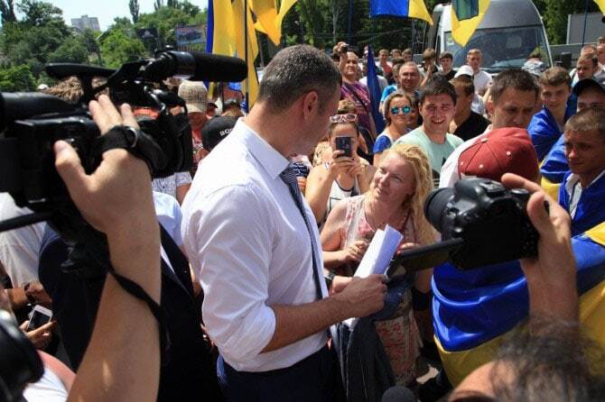 СМИ: в Одессе Виталий Кличко был категорически против выступления Труханова на муниципальном форуме