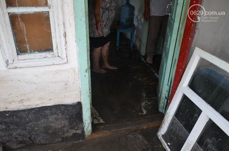 "Фонтан высотой в несколько этажей": центр Мариуполя затопило фекалиями. Опубликованы фото и видео