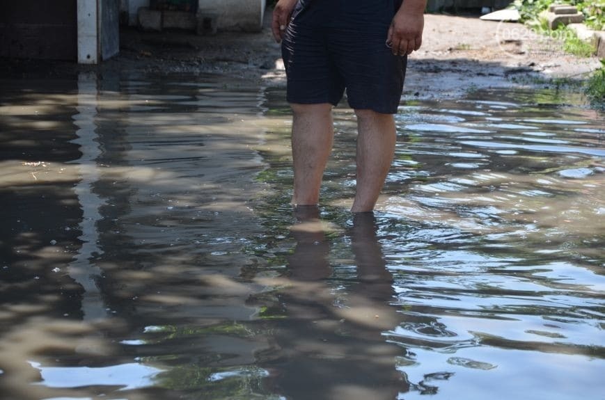 "Фонтан висотою в кілька поверхів": центр Маріуполя затопило фекаліями