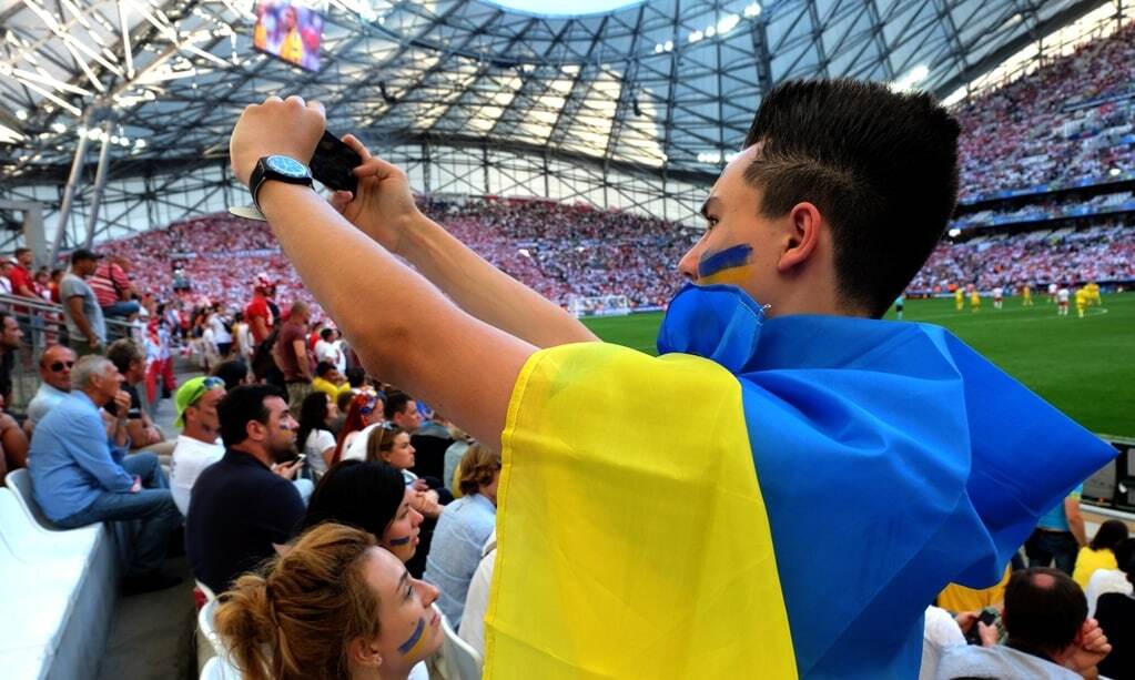 Фонд Колесникова отправил победителей конкурса "Мой Евро" на Чемпионат Европы по футболу-2016