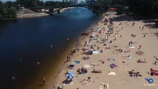 Пляж в киевском Гидропарке сняли с высоты птичьего полета: опубликовано видео