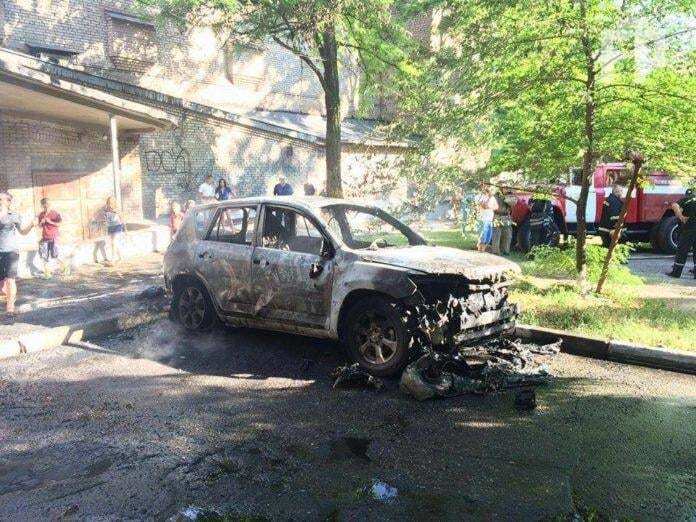 В центре Запорожье взорвался автомобиль. Опубликованы фото