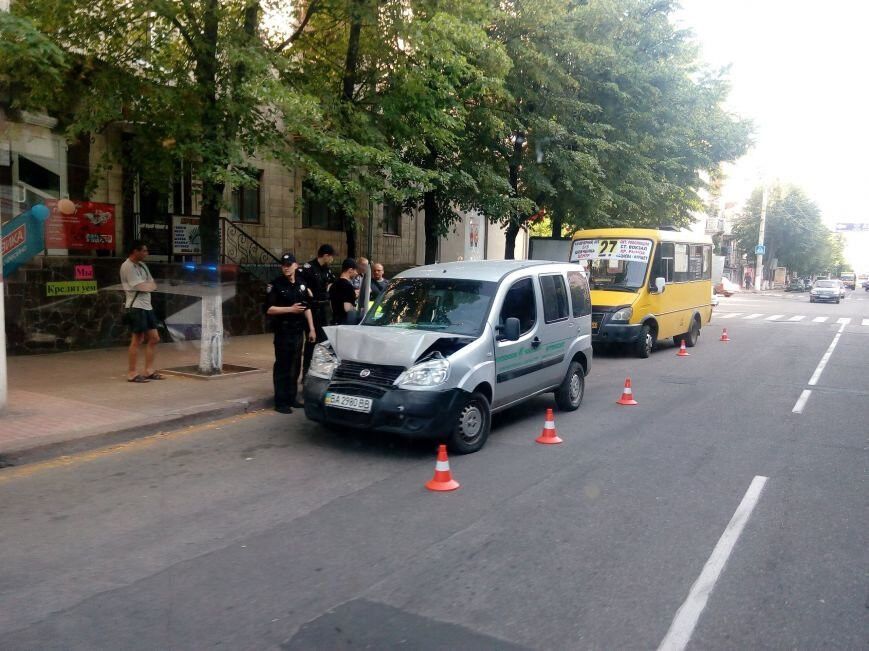 ДТП в Кировограде: пьяный водитель иномарки врезался в маршрутку с пассажирами. Фото