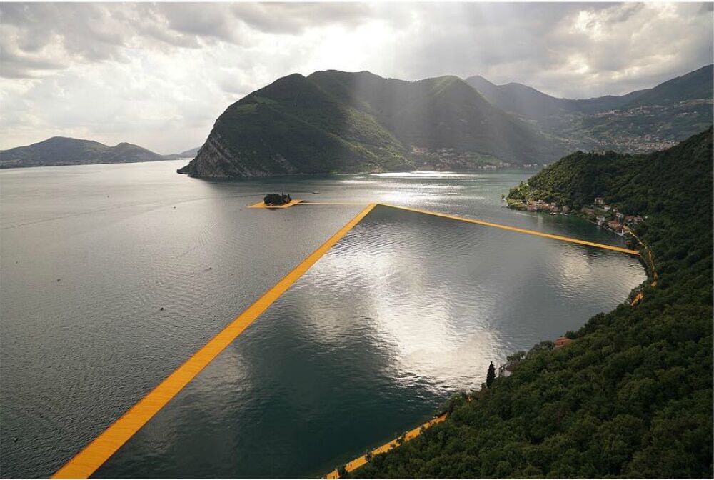 Хождение по воде: удивительные плавучие пирсы на озере Изео в Италии