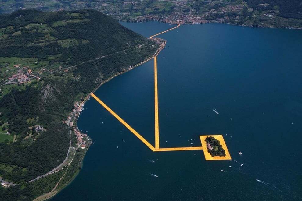 Хождение по воде: удивительные плавучие пирсы на озере Изео в Италии