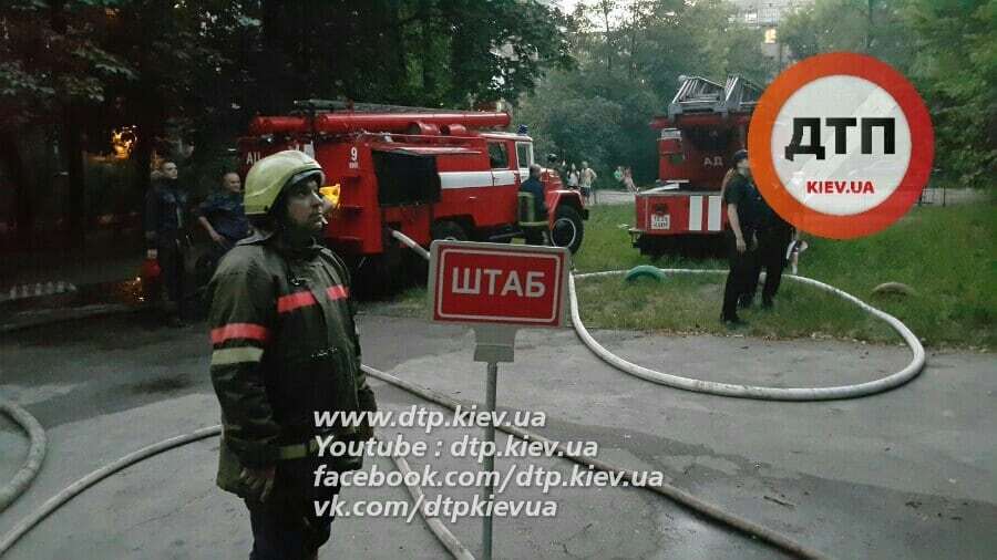 Вибухнула і загорілася: в Києві на "Дорогожичах" спалахнула багатоповерхівка