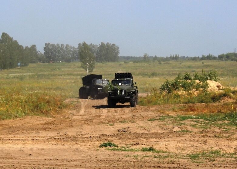 Шквал пламени и стена взрывов: украинские военные показали наступление на противника. Фоторепортаж