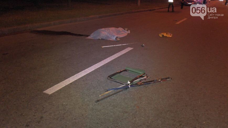 Шёл на рыбалку: в Днепре пенсионер погиб под колёсами авто