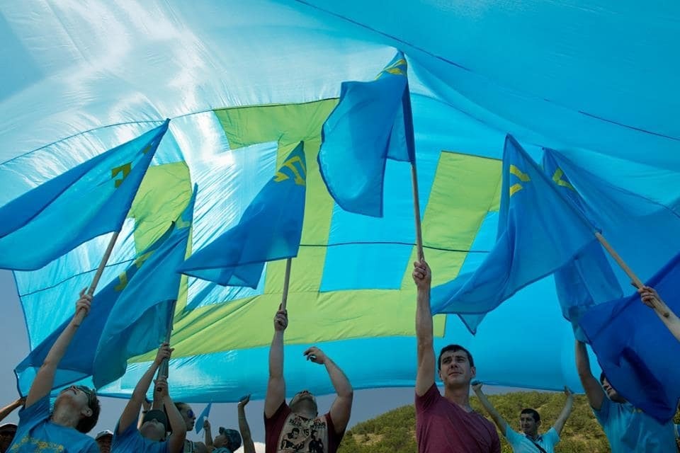 Крымские татары отпраздновали День национального флага масштабным автопробегом: опубликованы фото и видео