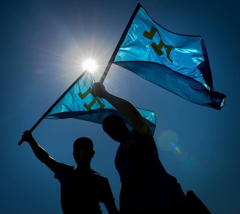 Крымские татары отпраздновали День национального флага масштабным автопробегом