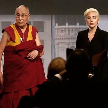 Леди Гага поговорила с Далай-ламой о несправедливости: фотофакт