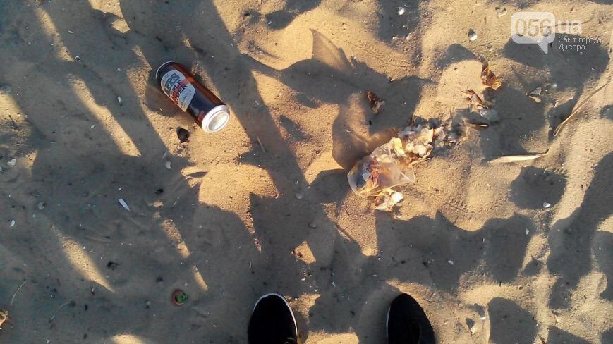 Днепр "культурный": во время отдыха горожане забросали мусором пляжи. Фото