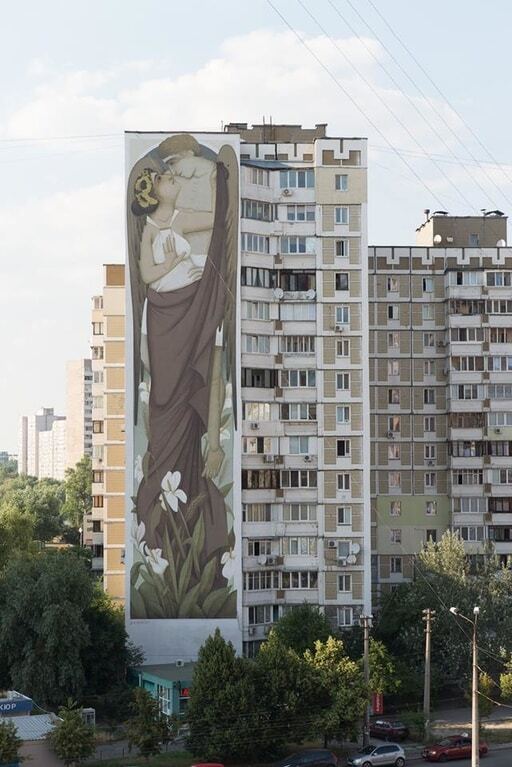 В Киеве на 16-этажном доме дорисовали мурал-фреску: опубликовано фото