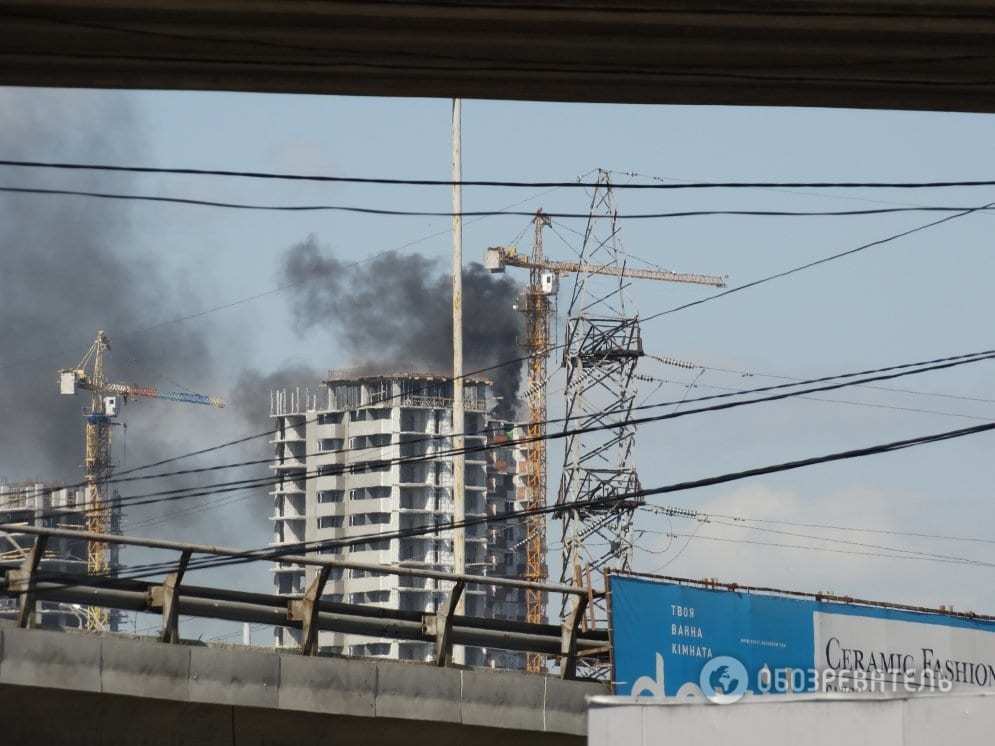 У Києві на 25-поверховій новобудові сталася пожежа