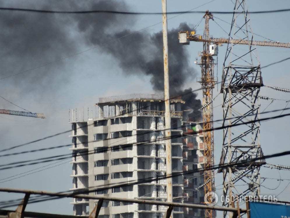 В Киеве на 25-этажной новостройке произошел пожар: опубликованы фото 