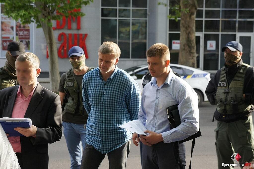 У Миколаєві СБУ зі стріляниною та гонитвою затримала помічника заступника губернатора з $80 тисячами