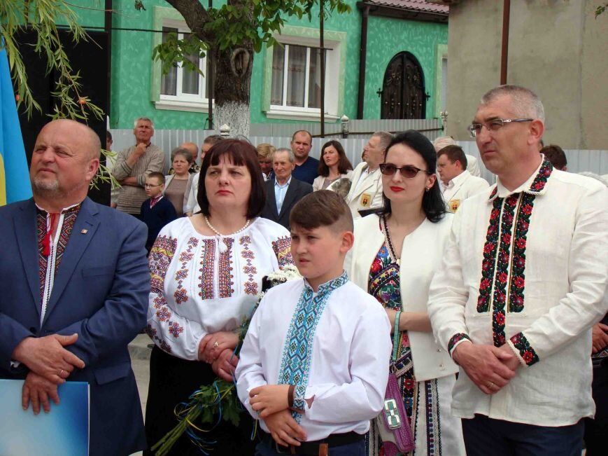 На Тернопільщині відкрили пам’ятник Шевченку, який перебував у підпіллі. Фото
